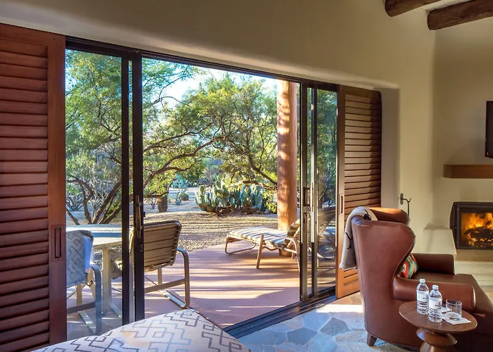 Boulders & Scottsdale, Curio Collection By Hilton